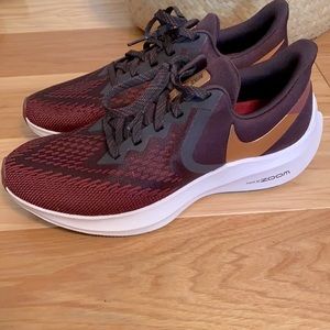 NIKE WMNS Air Zoom Winflo 6. Like New